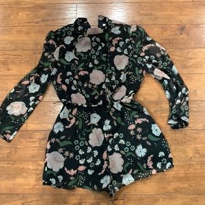 BB Dakota floral green romper, size M. Worn once.